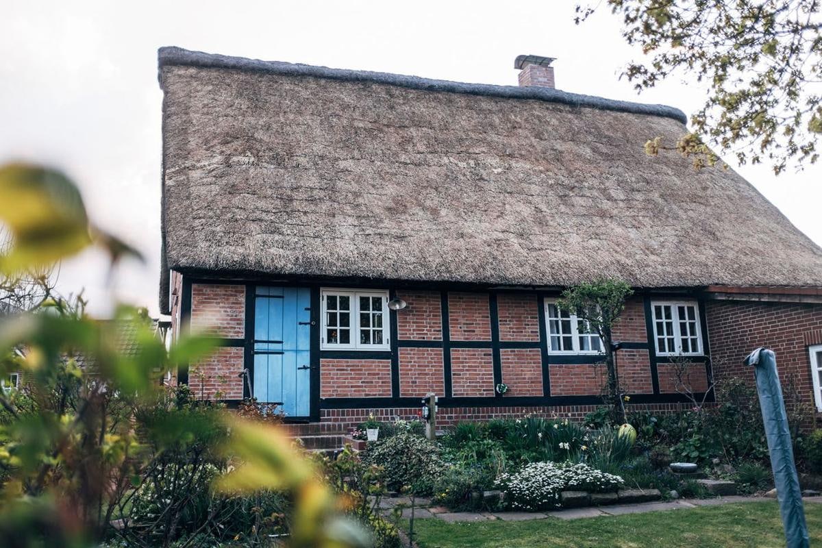 Reetdachhaus in Bützfleth, April 2016.