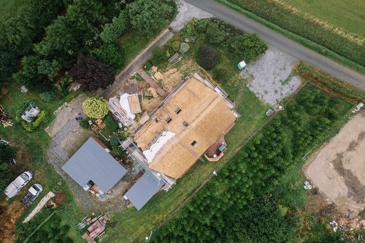 Das neue Dach in Götzdorf senkrecht von oben, Juli 2022.