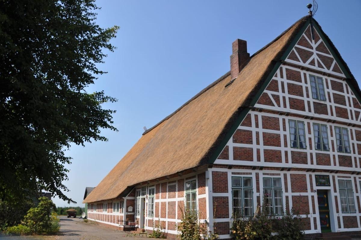 Nach der Neueindeckung: das Bauernhaus in Jork-Königreich, August 2018.